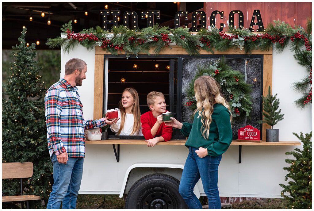Barn Minis, Hot Cocoa Session, Family Session, Photography