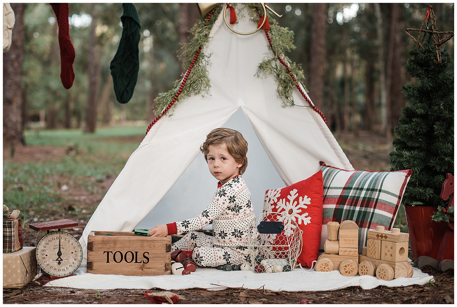 Christmas Mini, TeePee Mini, Child Photography